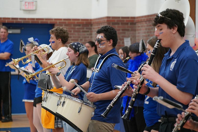 band playing in the gym